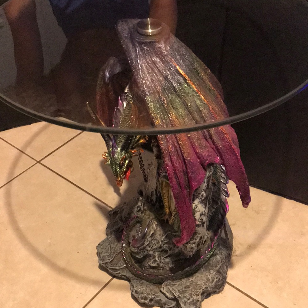 LED light up dragon table